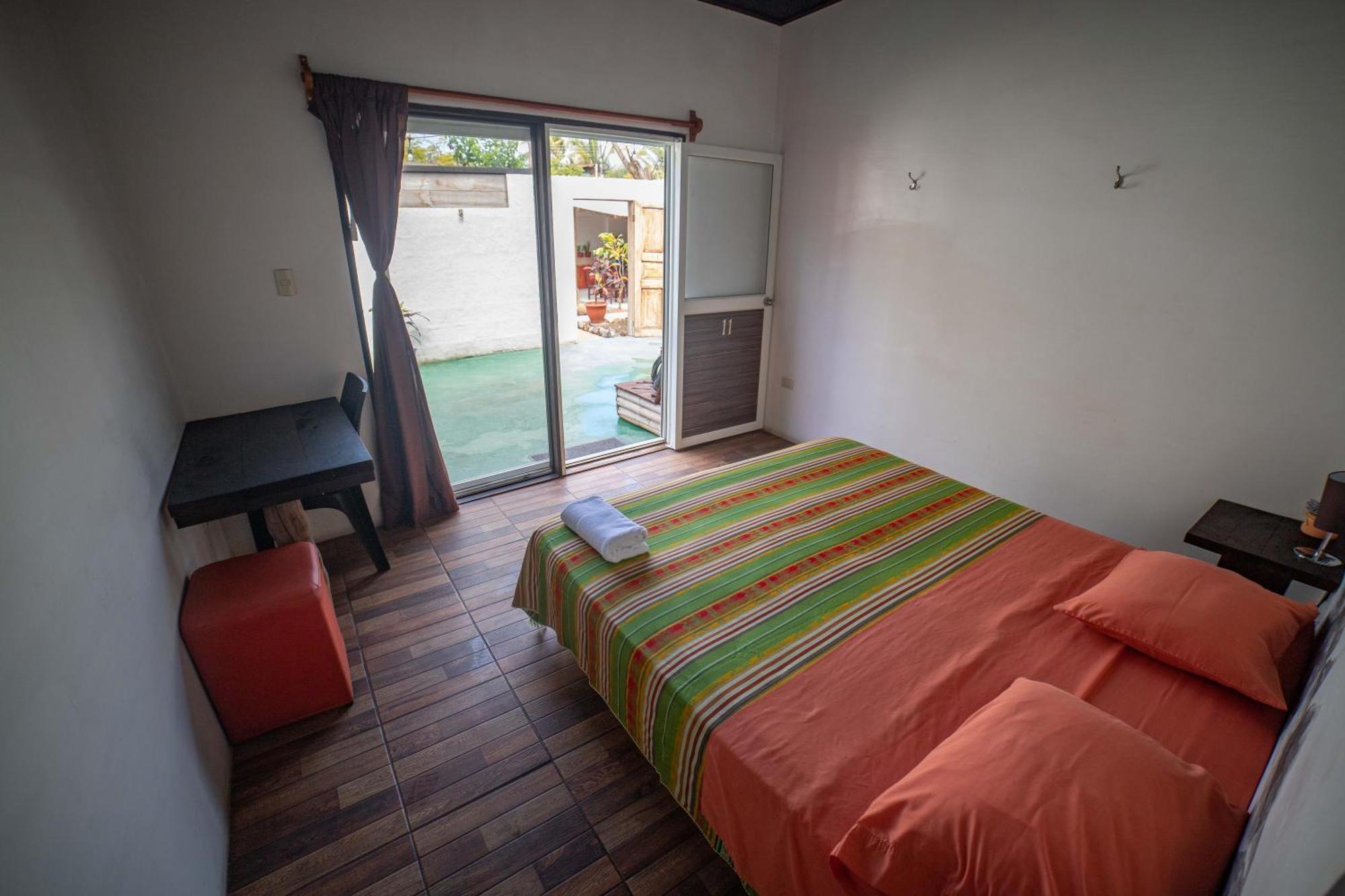 Galapagos Morning Glory Hostel Puerto Ayora  Ruang foto
