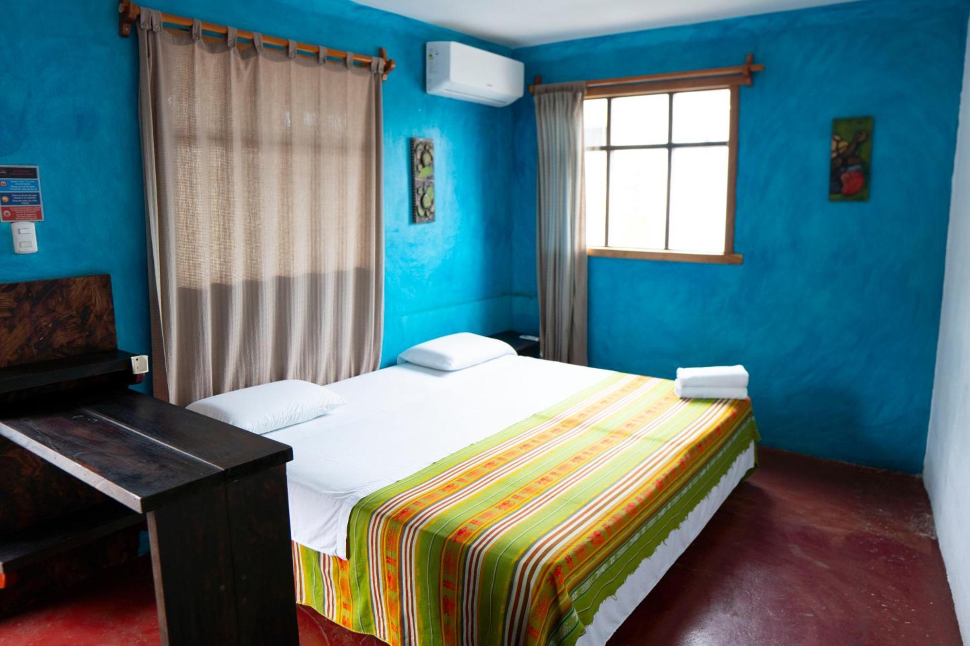Galapagos Morning Glory Hostel Puerto Ayora  Bagian luar foto