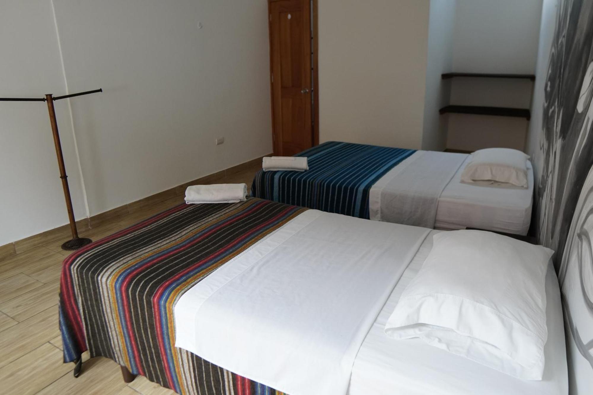 Galapagos Morning Glory Hostel Puerto Ayora  Bagian luar foto