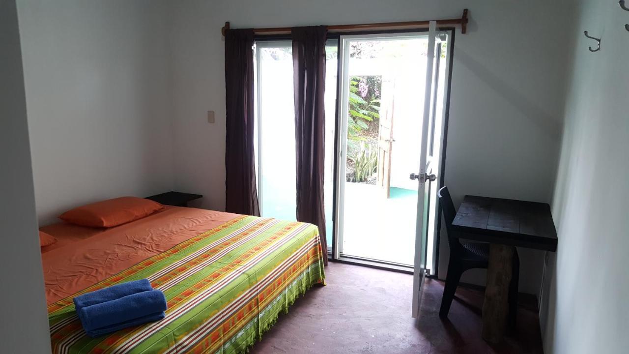 Galapagos Morning Glory Hostel Puerto Ayora  Bagian luar foto